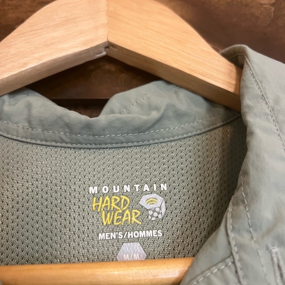 Mountain Hardwear men’s green fishing shirt. Size medium. Button up. - Picture 2 of 10